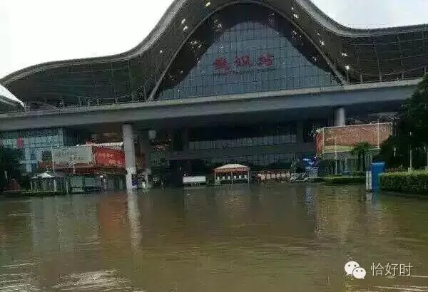 湖北暴雨武漢告急！武漢加油，恰好時與你們同在！